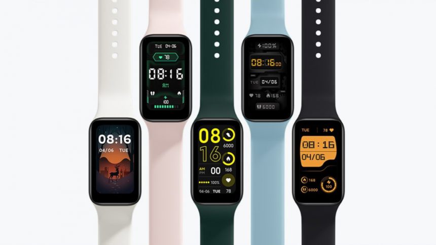 ה־Xiaomi Band 8 Active במגוון רצועות ופני שעון שונים.