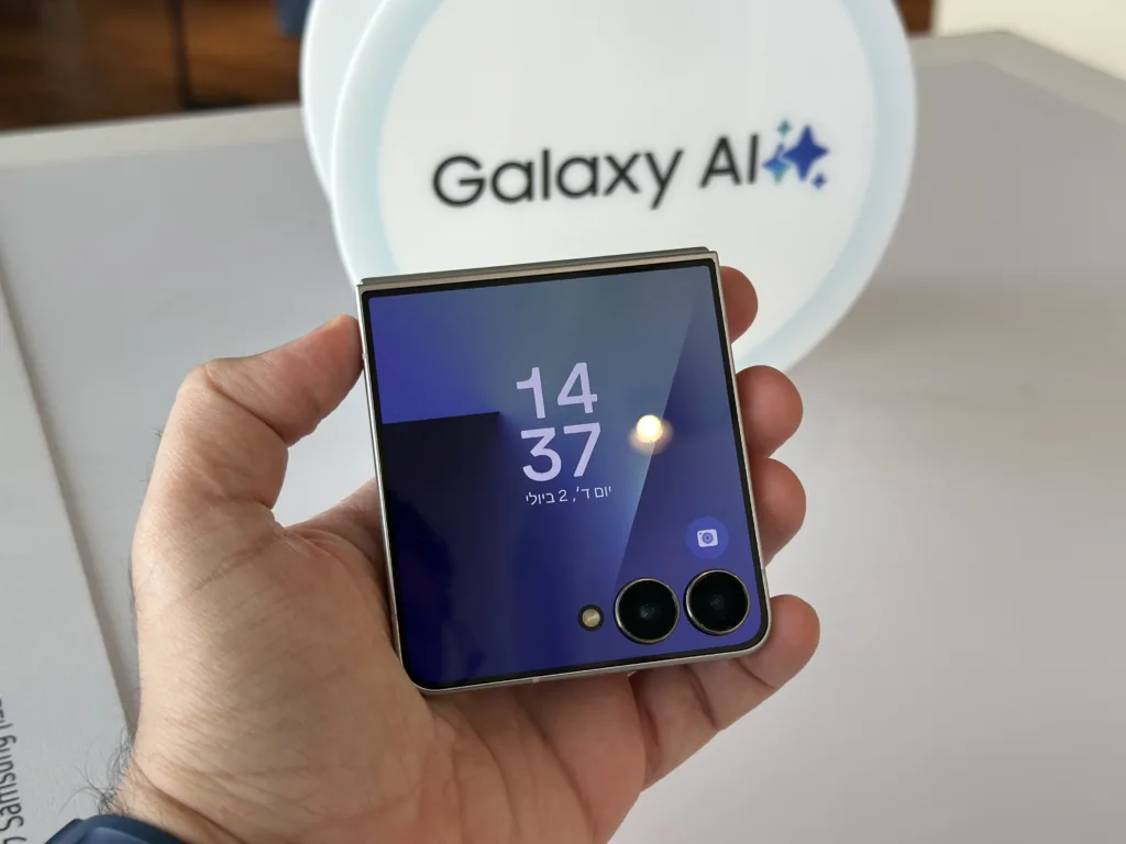 Galaxy Z Flip 7 | תמונה: אלדד מטמון, The Verifier