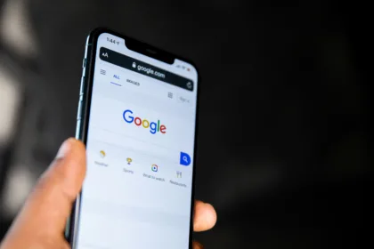Google | תמונה: Solen F - Unsplash