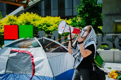 תמונה: No Azure for Apartheid -X (שימוש על פי סעיף 27 א)