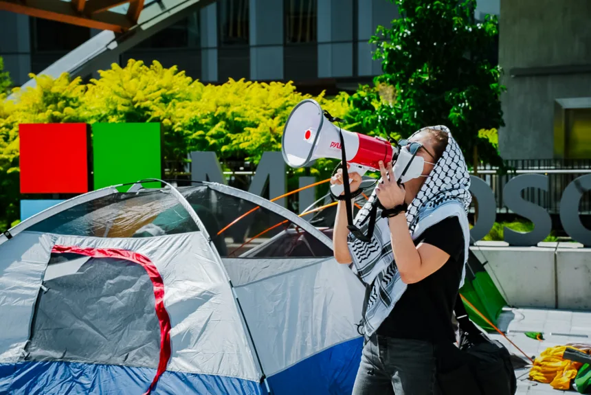 תמונה: No Azure for Apartheid -X (שימוש על פי סעיף 27 א)