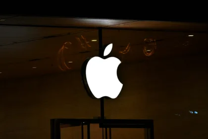 לוגו Apple | תמונה: Amin Z - Unsplash