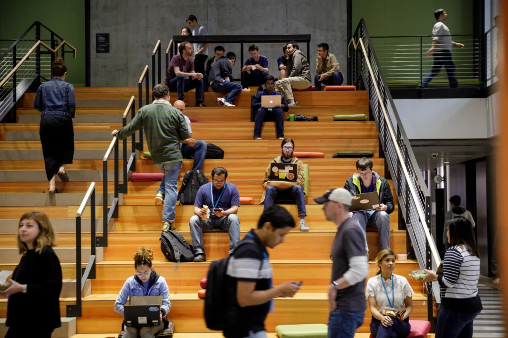 כבר לא יפרסמו את היום שלהם בטיקטוק | תמונה: אמזון