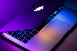 MacBook Pro | תמונה: Dmitry C - Unsplash
