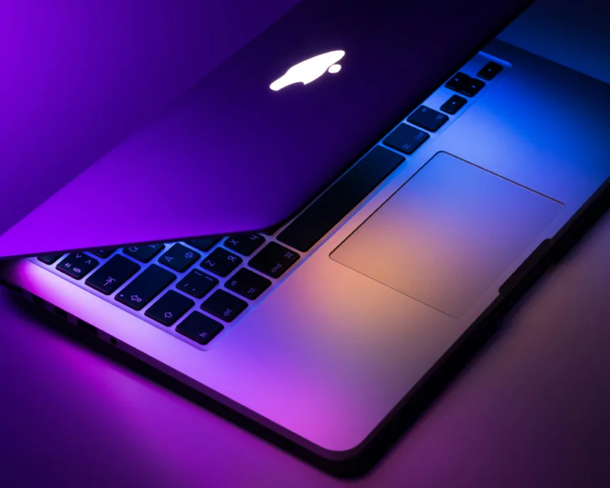 MacBook Pro | תמונה: Dmitry C - Unsplash