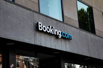 Booking.com | תמונה: Jas R - Unsplash