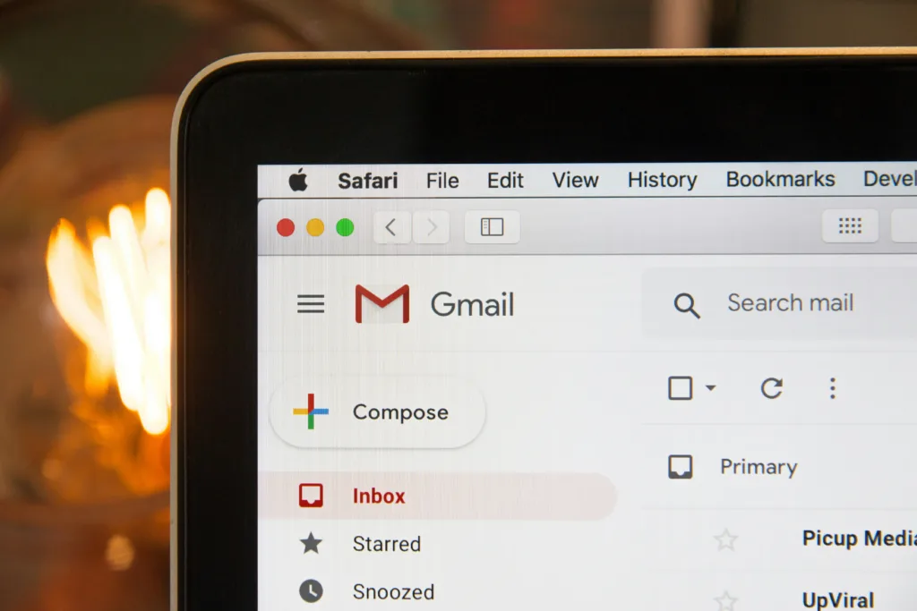 Gmail | תמונה: Stephen Phillips Unsplash