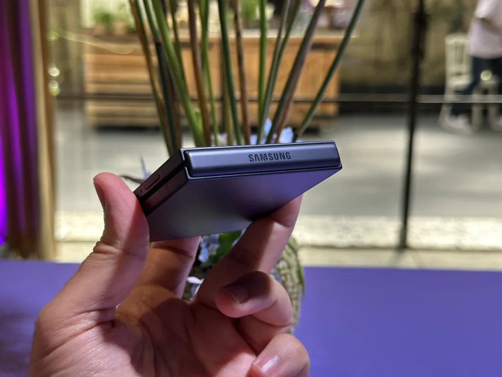 Samsung Galaxy Z Flip8 | תמונה: אלדד מטמון, The Verifier
