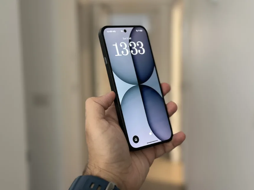 Nothing Phone 4a | תמונה: אלדד מטמון, The Verifier