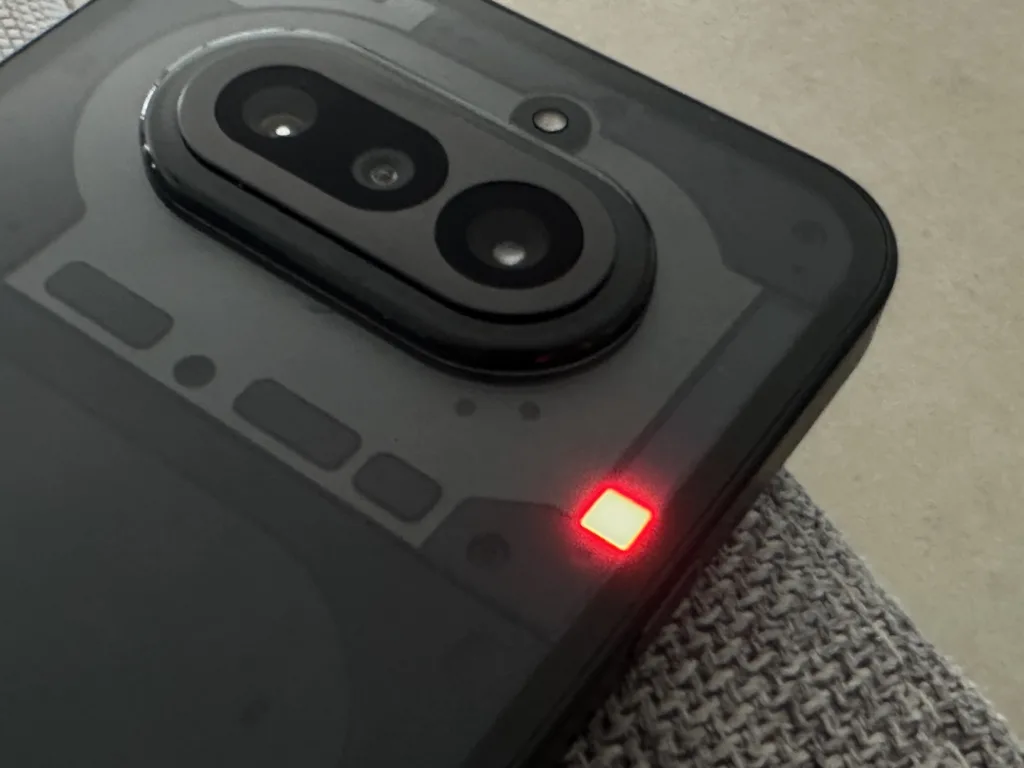 Nothing Phone 4a | תמונה: אלדד מטמון, The Verifier