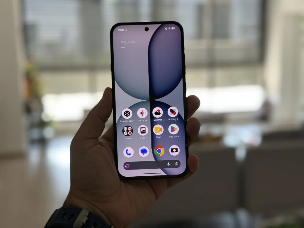 Nothing Phone 4a | תמונה: אלדד מטמון, The Verifier